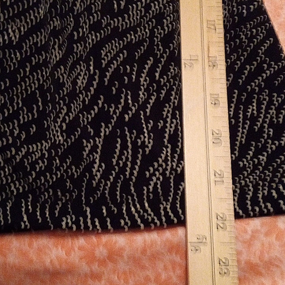 NYC stretch polka dot black top - Picture 6 of 7